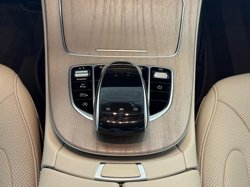 Mercedes-Benz CLS Vehicle Image 11