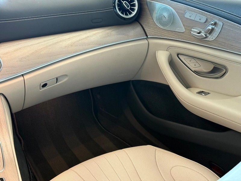 Mercedes-Benz CLS Vehicle Image 13