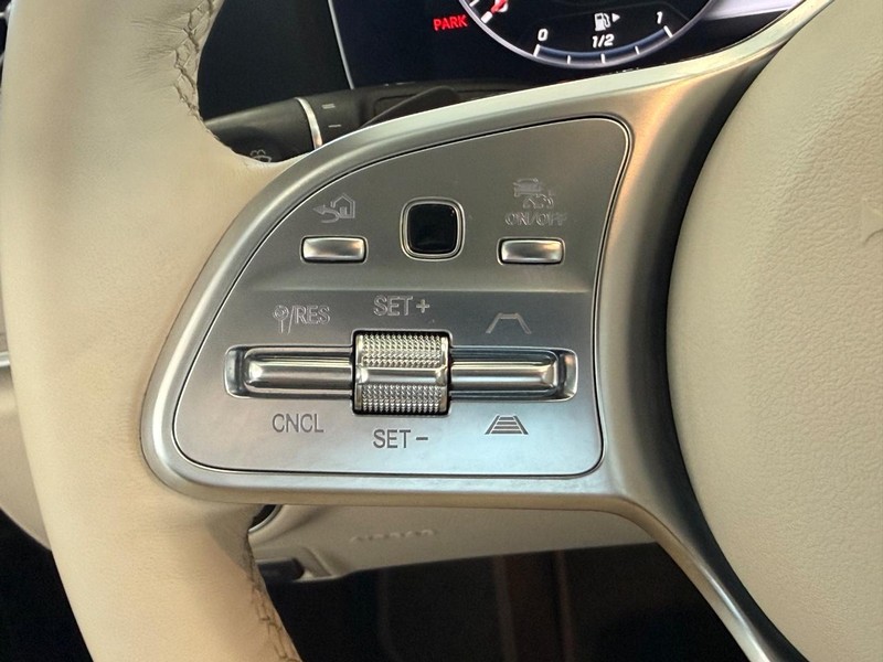 Mercedes-Benz CLS Vehicle Image 14