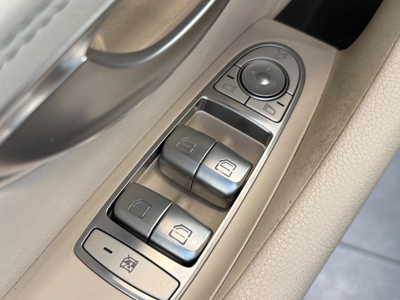 Mercedes-Benz CLS Vehicle Image 18