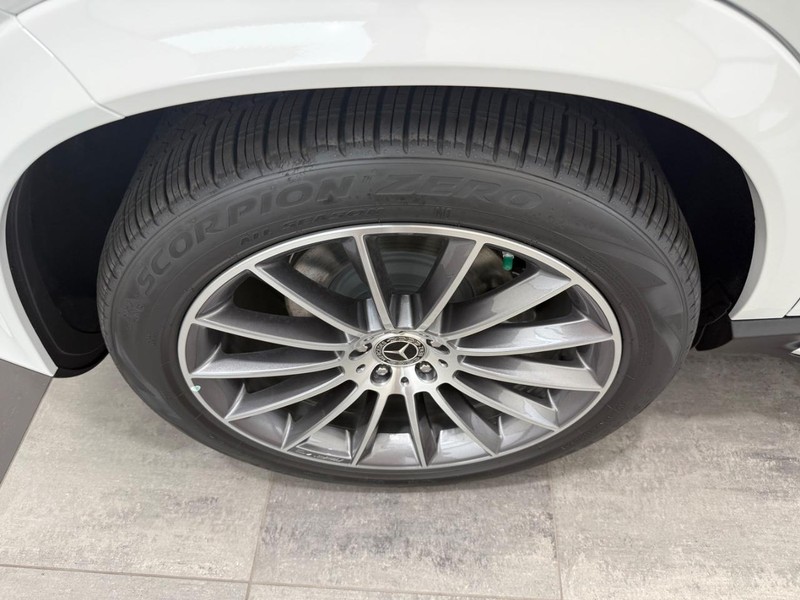 Mercedes-Benz GLE Vehicle Image 3