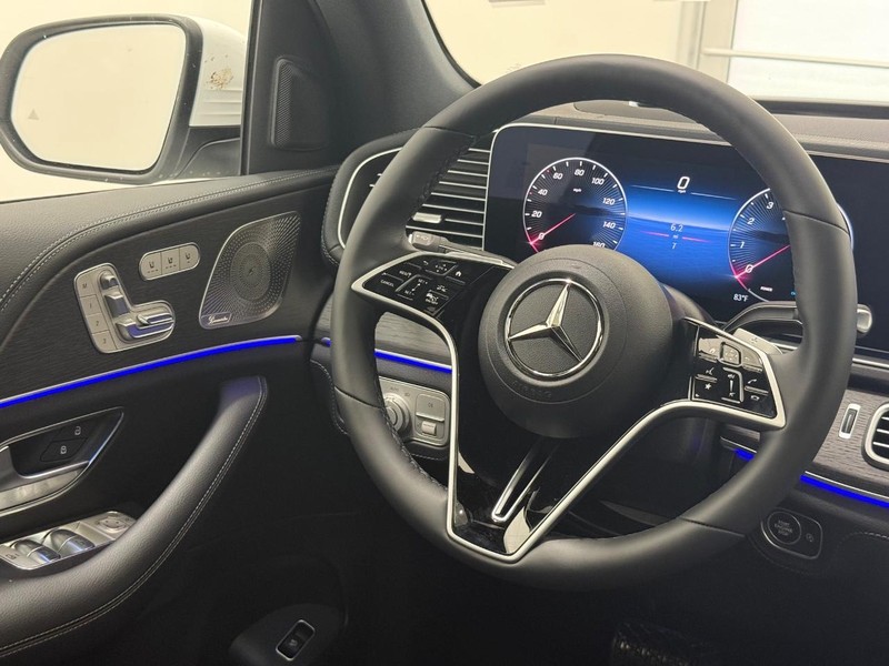 Mercedes-Benz GLE Vehicle Image 8
