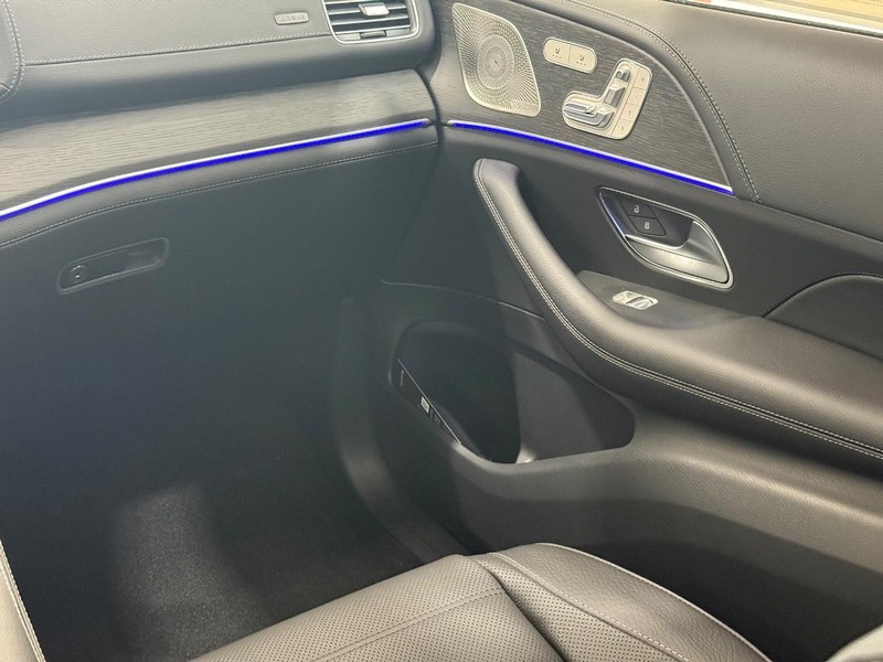 Mercedes-Benz GLE Vehicle Image 9