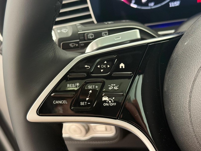 Mercedes-Benz GLE Vehicle Image 11