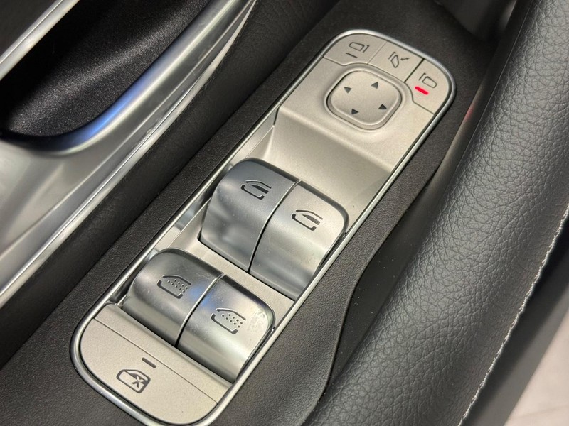 Mercedes-Benz GLE Vehicle Image 16