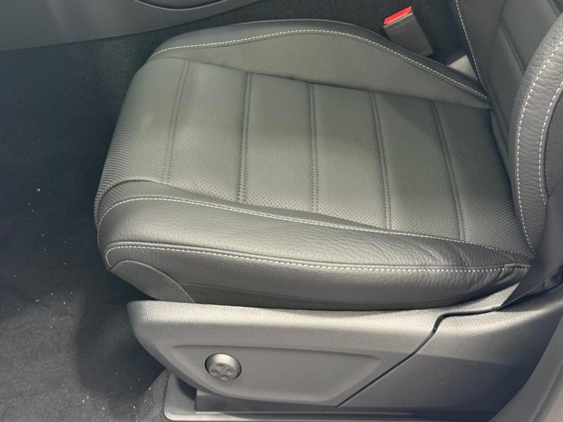 Mercedes-Benz GLE Vehicle Image 17