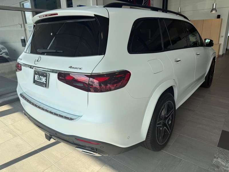 Mercedes-Benz GLS Vehicle Image 2