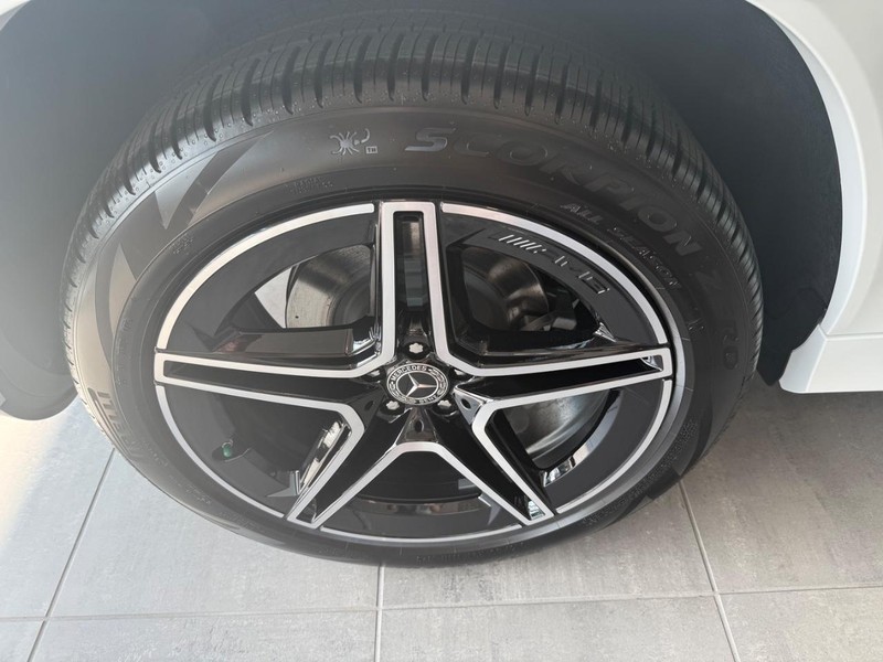 Mercedes-Benz GLS Vehicle Image 3