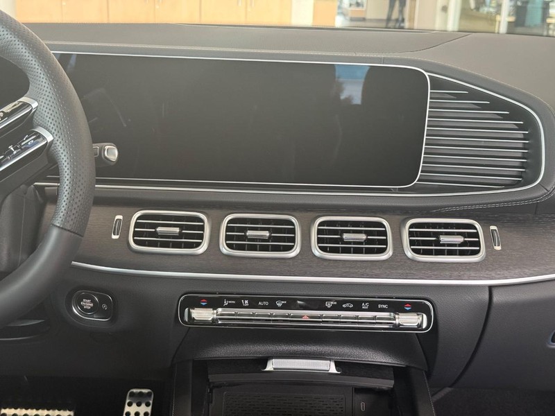 Mercedes-Benz GLS Vehicle Image 6