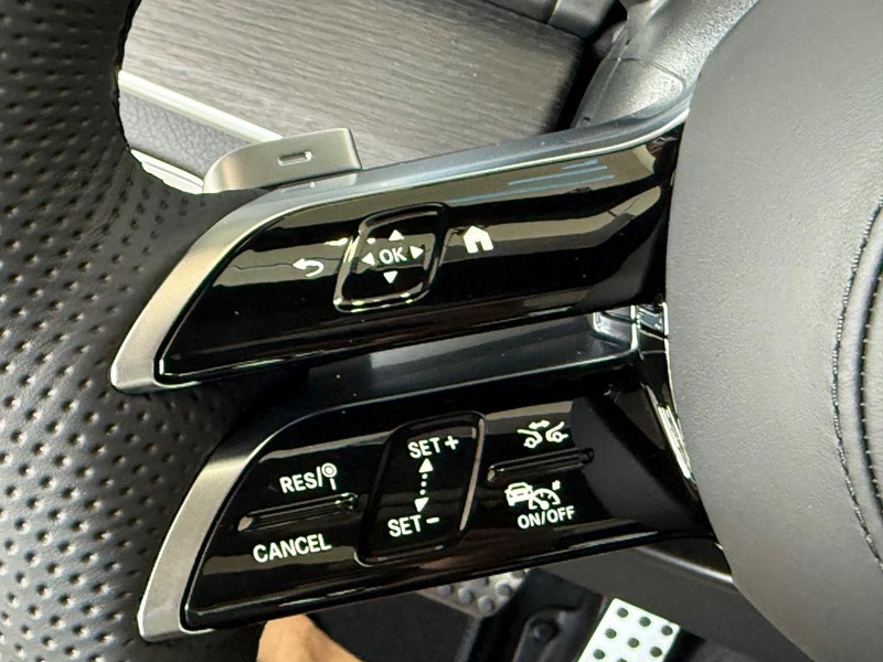 Mercedes-Benz GLS Vehicle Image 10