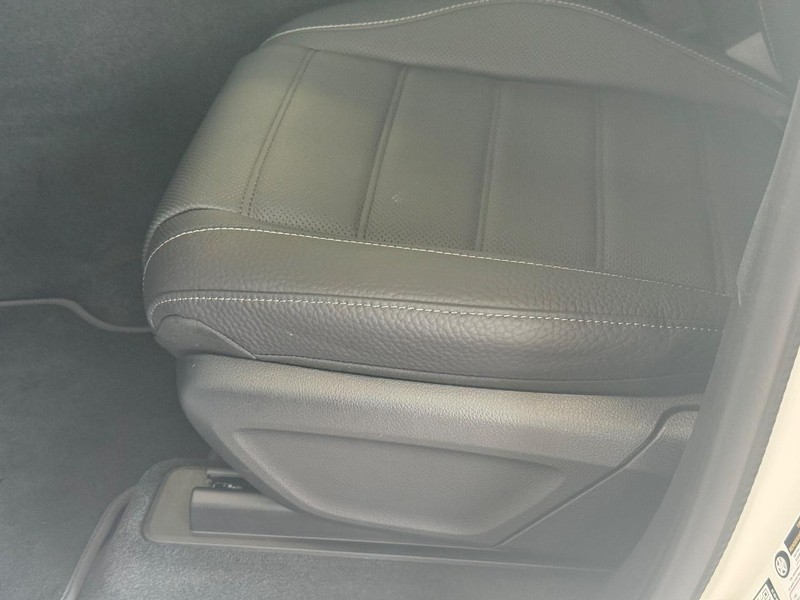 Mercedes-Benz GLS Vehicle Image 14