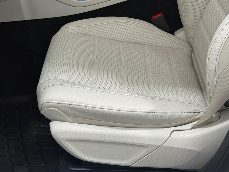 Mercedes-Benz GLS Vehicle Full-screen Gallery Image 16