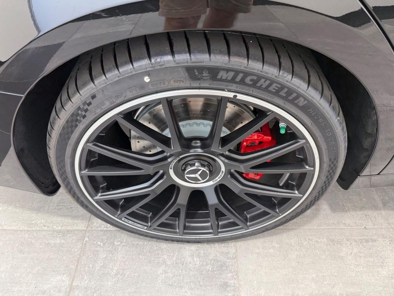 Mercedes-Benz E-Class Vehicle Image 3