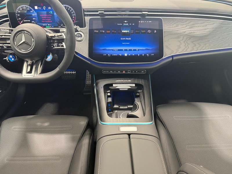 Mercedes-Benz E-Class Vehicle Image 5