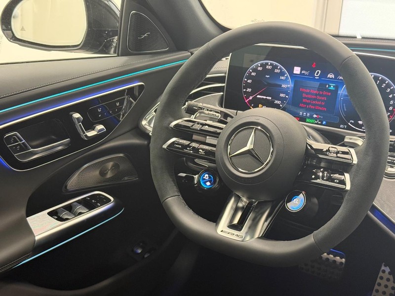 Mercedes-Benz E-Class Vehicle Image 7