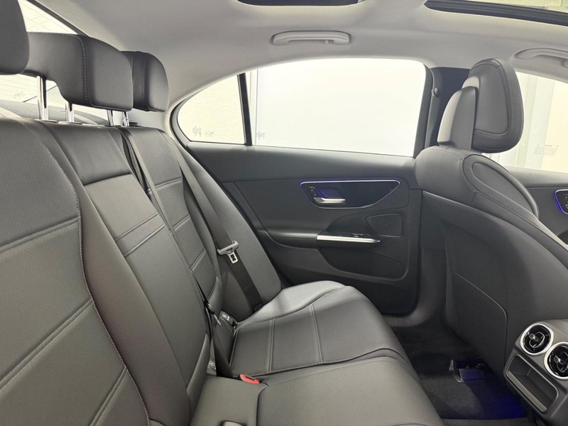 Mercedes-Benz C-Class Vehicle Image 5