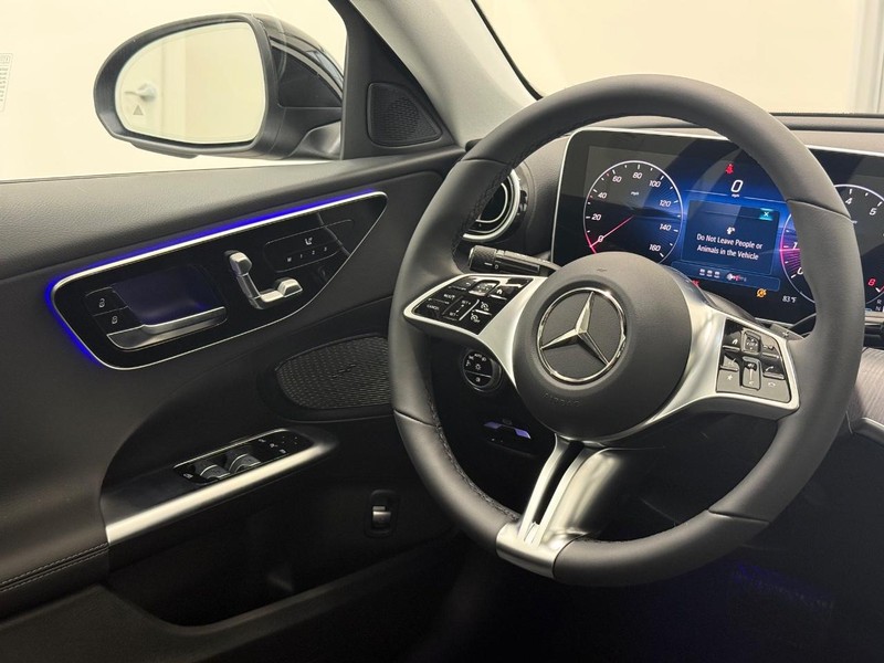 Mercedes-Benz C-Class Vehicle Image 8