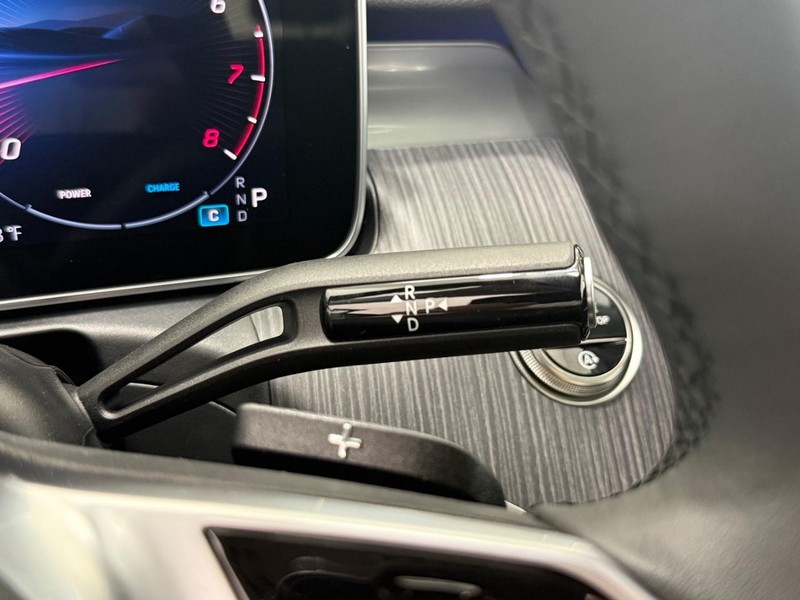 Mercedes-Benz C-Class Vehicle Image 13