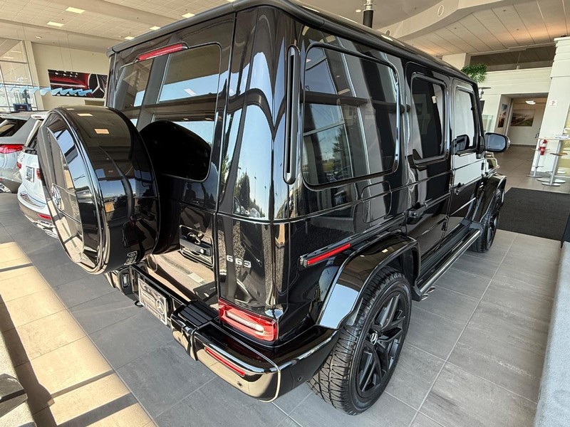 Mercedes-Benz G-Class Vehicle Image 2