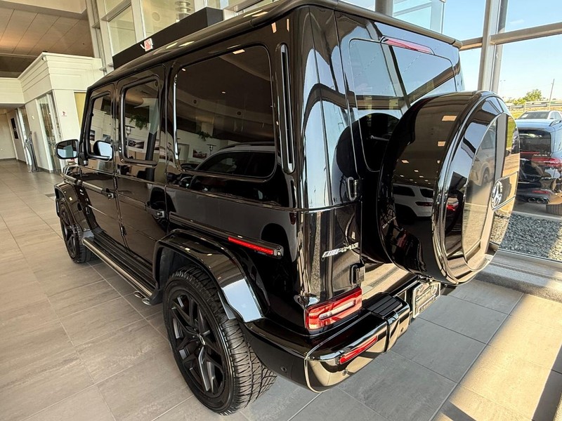 Mercedes-Benz G-Class Vehicle Image 4