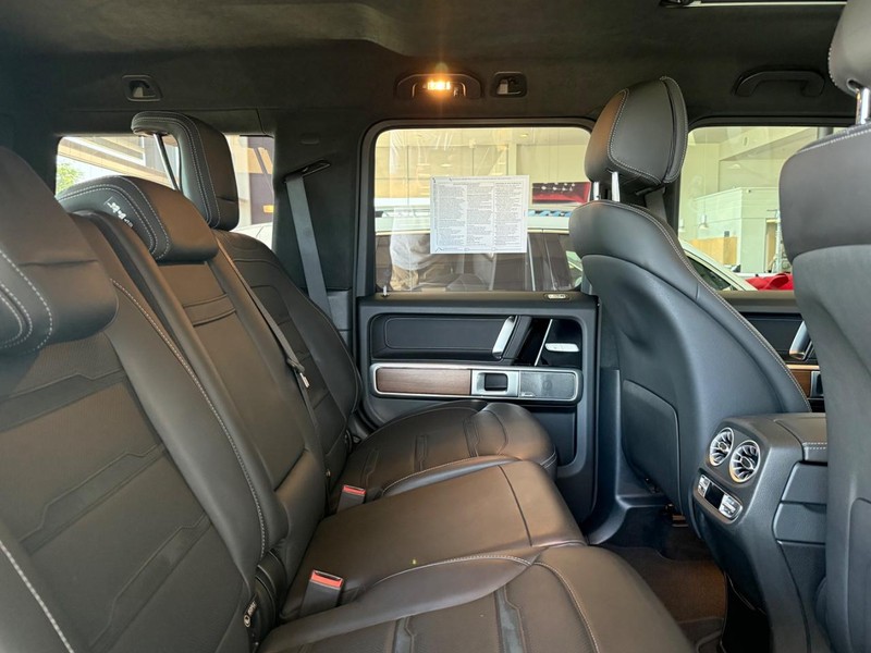 Mercedes-Benz G-Class Vehicle Image 8