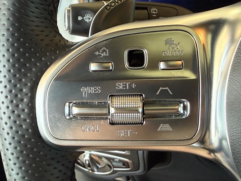 Mercedes-Benz G-Class Vehicle Image 14