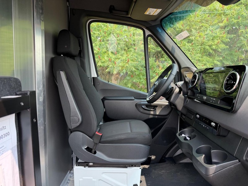 Mercedes-Benz Sprinter Van Vehicle Image 6