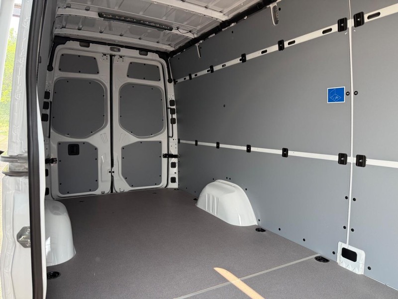 Mercedes-Benz Sprinter Van Vehicle Image 5