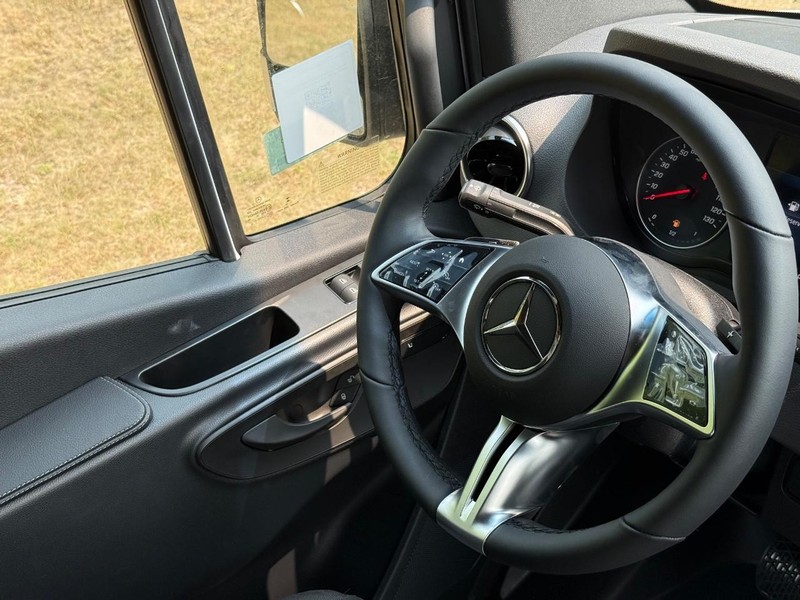 Mercedes-Benz Sprinter Van Vehicle Image 9