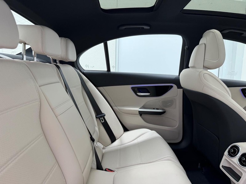 Mercedes-Benz C-Class Vehicle Image 3