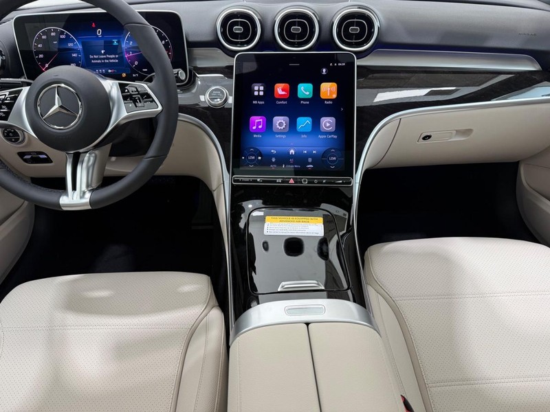 Mercedes-Benz C-Class Vehicle Image 4