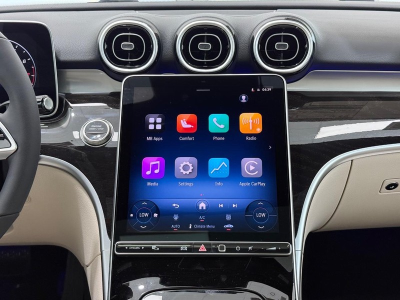 Mercedes-Benz C-Class Vehicle Image 5