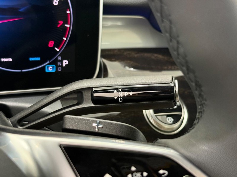 Mercedes-Benz C-Class Vehicle Image 11