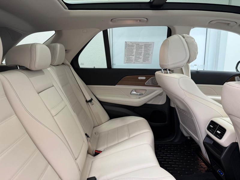 Mercedes-Benz GLE Vehicle Image 8