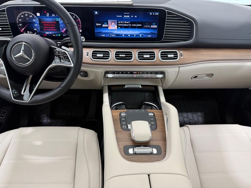 Mercedes-Benz GLE Vehicle Image 9