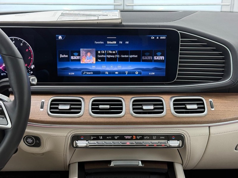 Mercedes-Benz GLE Vehicle Image 10