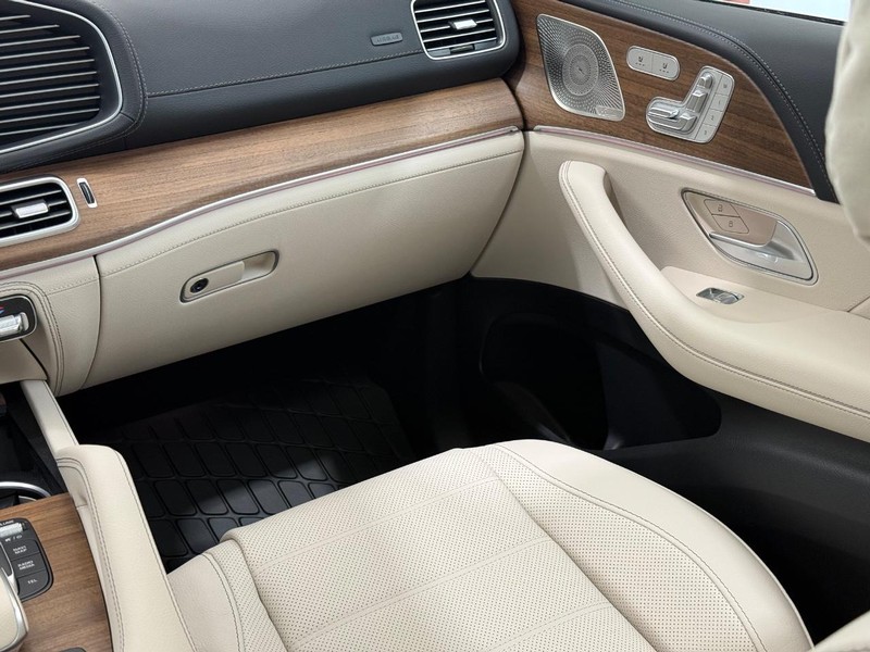 Mercedes-Benz GLE Vehicle Image 12