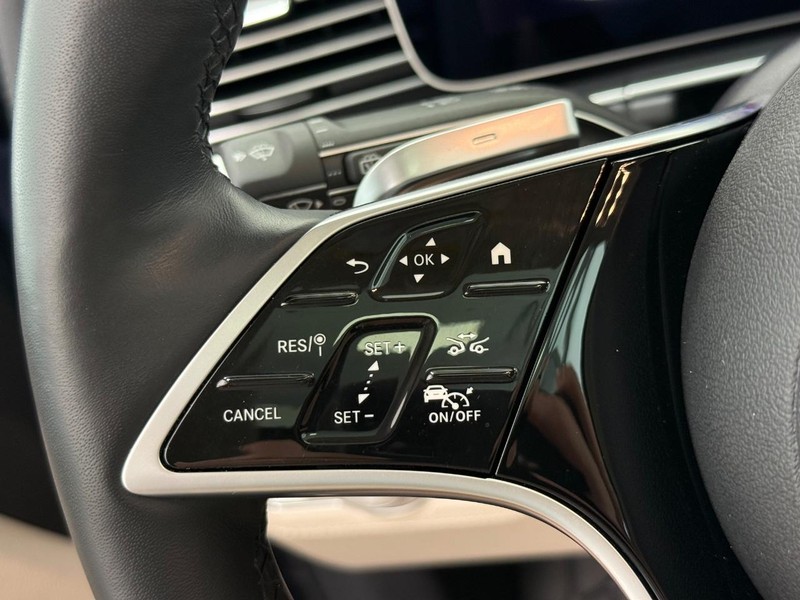 Mercedes-Benz GLE Vehicle Image 14
