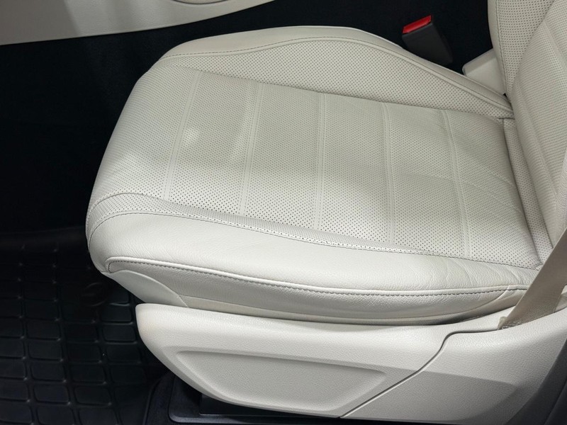 Mercedes-Benz GLE Vehicle Image 18