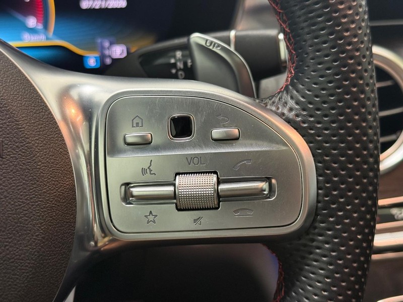 Mercedes-Benz C-Class Vehicle Image 16