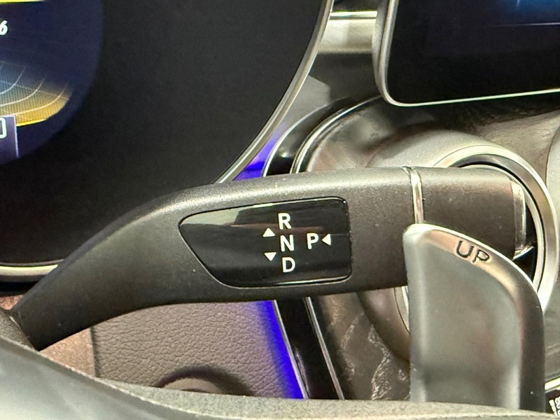 Mercedes-Benz C-Class Vehicle Image 18