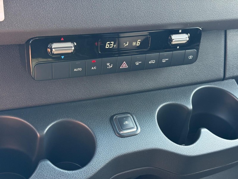 Mercedes-Benz Sprinter Van Vehicle Image 20