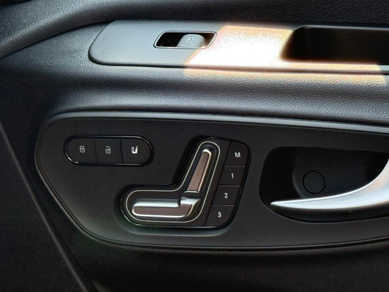 Mercedes-Benz Sprinter Van Vehicle Image 22