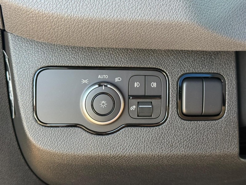 Mercedes-Benz Sprinter Van Vehicle Image 24