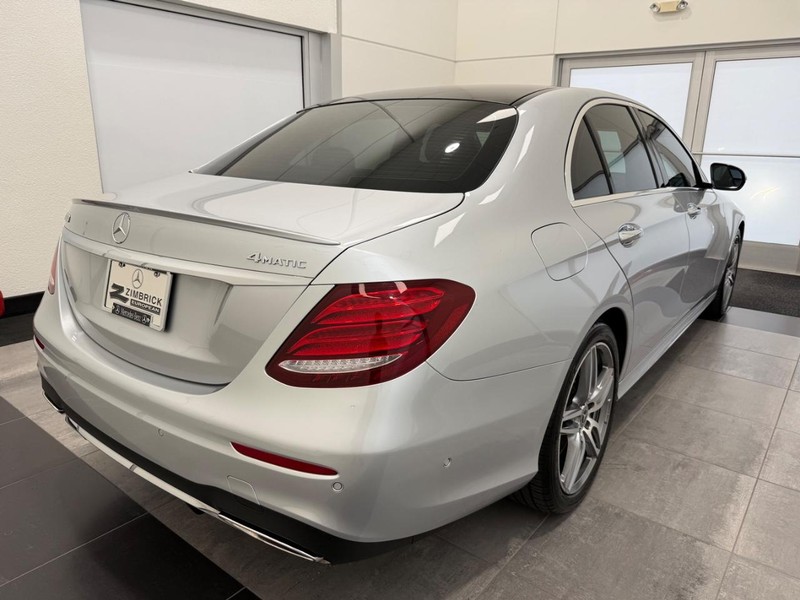Mercedes-Benz E-Class Vehicle Image 2