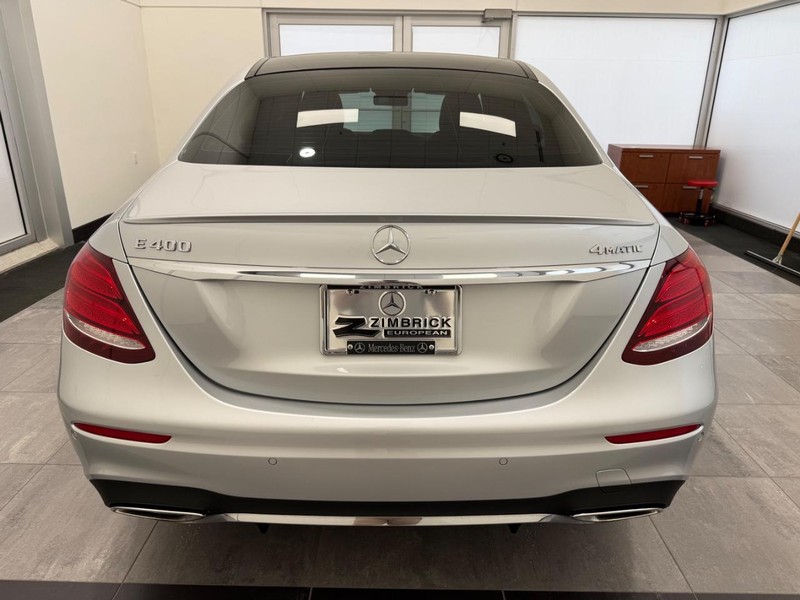 Mercedes-Benz E-Class Vehicle Image 3