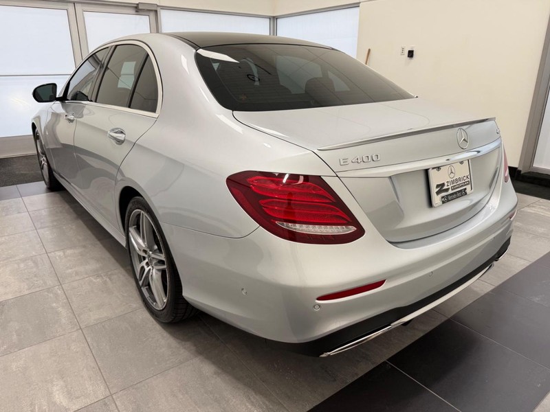 Mercedes-Benz E-Class Vehicle Image 4