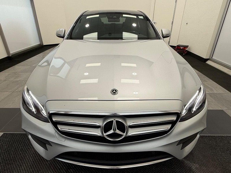 Mercedes-Benz E-Class Vehicle Image 7