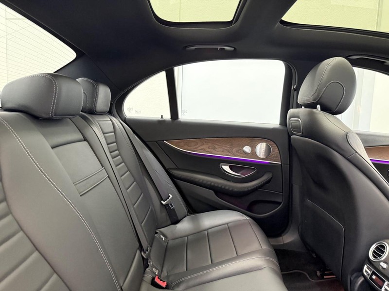 Mercedes-Benz E-Class Vehicle Image 8
