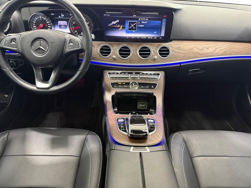 Mercedes-Benz E-Class Vehicle Image 9